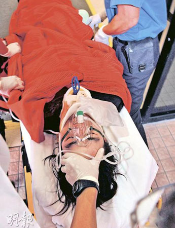 港青年疑吸毒失常掐死女友后用剪刀插喉自殺(圖)